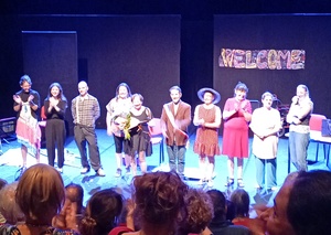 "Arrêtez Tout Ça !" – Une Comédie Hilarante qui Égaye la Salle E. Ventre ! "Arrêtez Tout Ça !" – Une Comédie Hilarante qui Égaye la Salle E. Ventre !