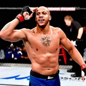 "K.O." (2025) : Ciryl Gane entre dans l’arène du cinéma français "K.O." (2025) : Ciryl Gane entre dans l’arène du cinéma français