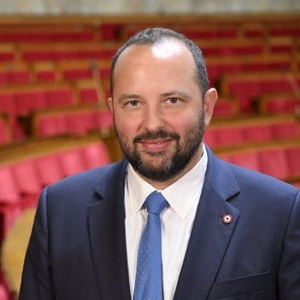 Aix-en-Provence : Le pari calculé de l’union des droites radicales derrière Jean-Louis Geiger Aix-en-Provence : Le pari calculé de l’union des droites radicales derrière Jean-Louis Geiger