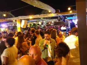 Manéo : une soirée crescendo entre accueil chaleureux, tapas partagés et dancefloor en ébullition Manéo : une soirée crescendo entre accueil chaleureux, tapas partagés et dancefloor en ébullition