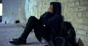 Enfants à la rue : l’indignité comme ligne politique