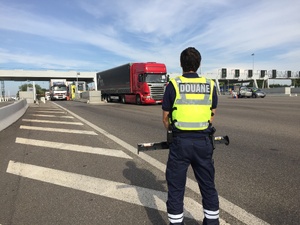 Aix-en-Provence : arrêté avec 18 kg de cannabis au péage de La Barque, il écope de deux ans de prison ferme