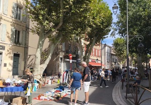 Trets : le vide-greniers fait le plein sous le soleil retrouvé