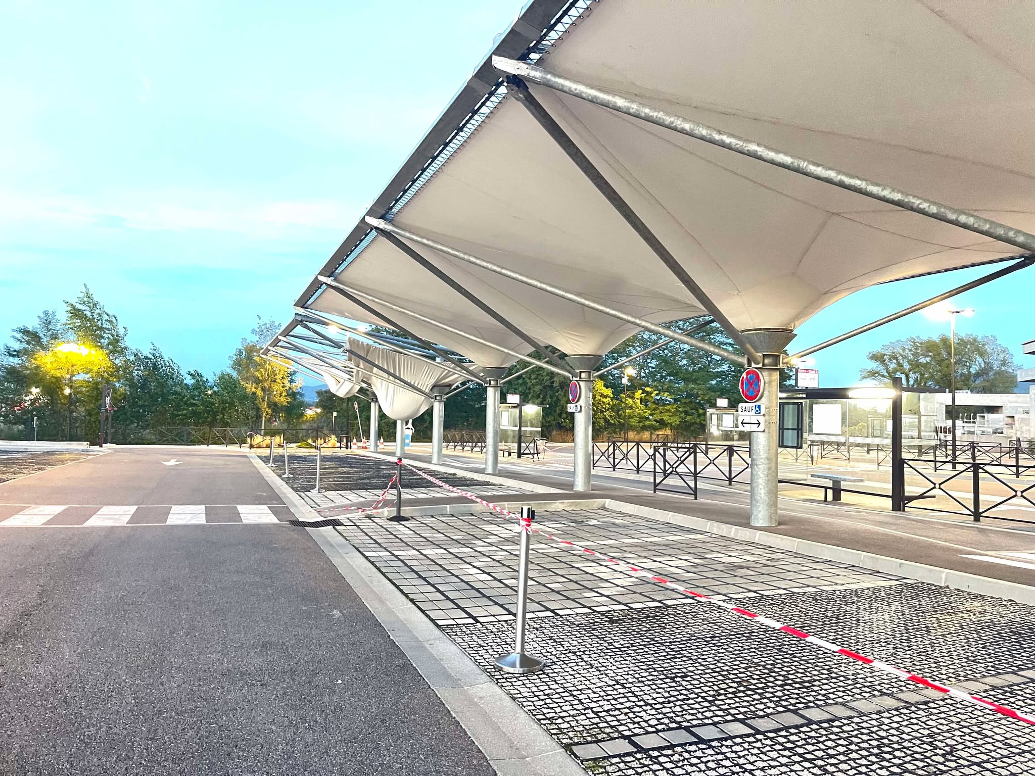 Trets : Danger à la gare routière. Trets : Danger à la gare routière.