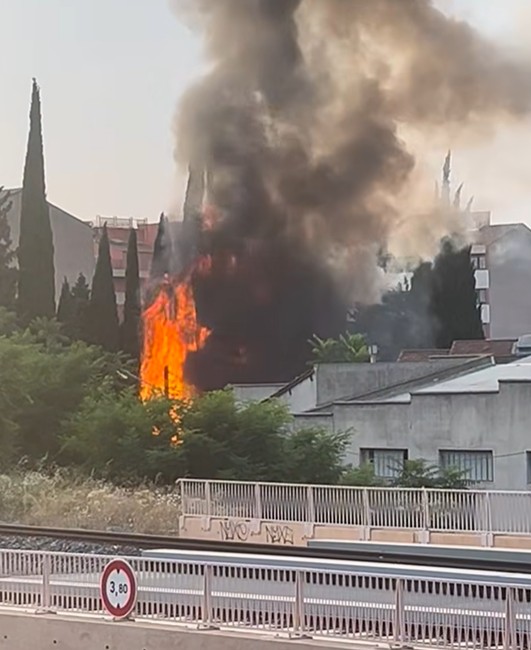 Aix-en-Provence : un incendie ravage deux concessions automobiles, huit véhicules détruits