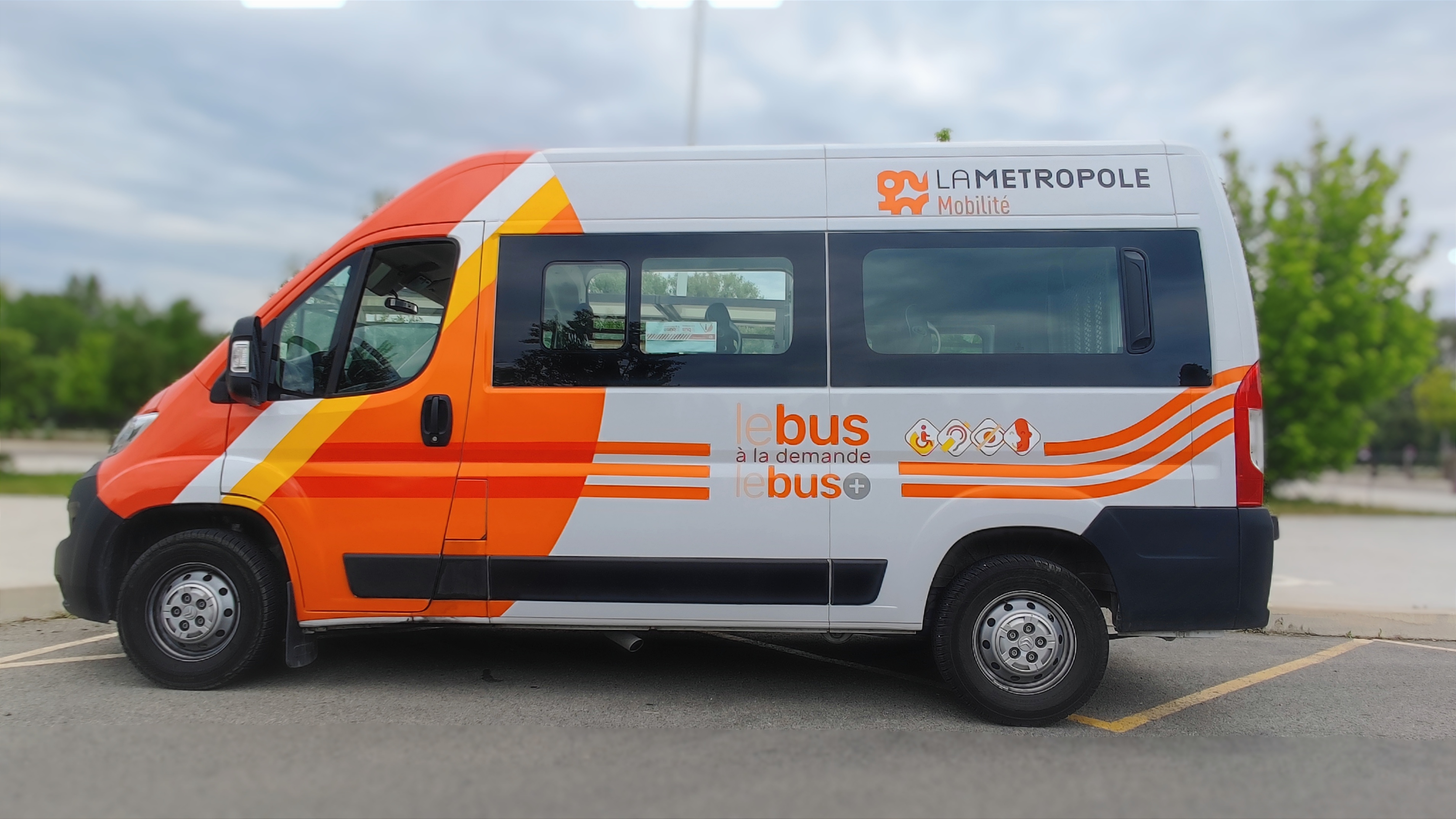 Trets met en circulation une navette pour relier la gare routière au centre-ville : une promesse électorale tenue !!! Trets met en circulation une navette pour relier la gare routière au centre-ville : une promesse électorale tenue !!!