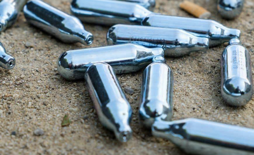 "Gaz hilarant" : les communes du Pays d’Aix face à une drogue légale aux effets dévastateurs