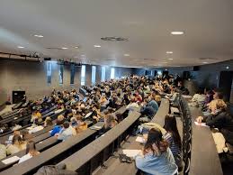 La rentrée universitaire de la licence de psychologie suspendue à Aix-en-Provence.